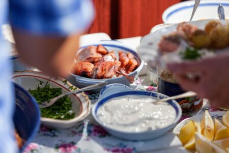 Lokal Mat: En Reise Gjennom Smaker og Kulturelle Opplevelser